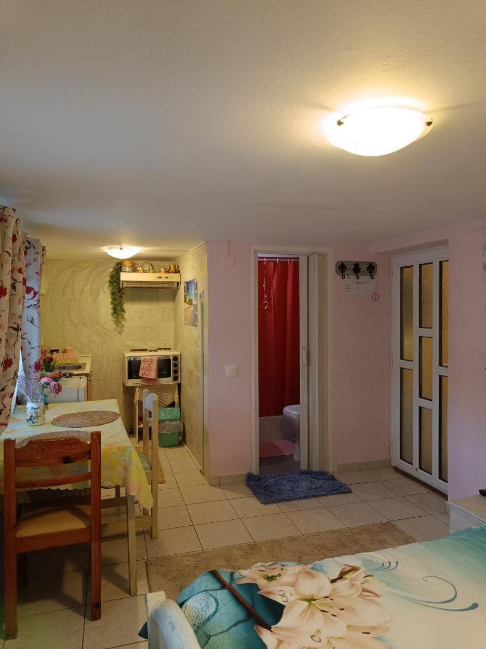 Maria Guesthouse Aliveri Rom bilde